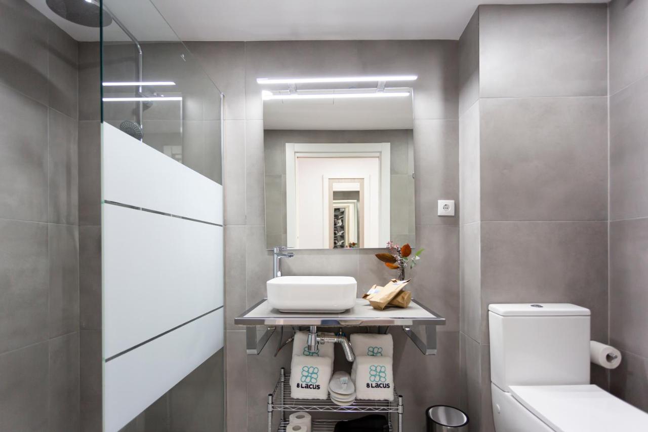 8 Lacus L'Hospitalet de Llobregat Exterior photo